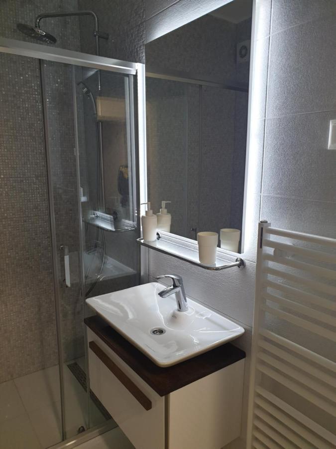 Apartman Viktoria Tuzla Bagian luar foto