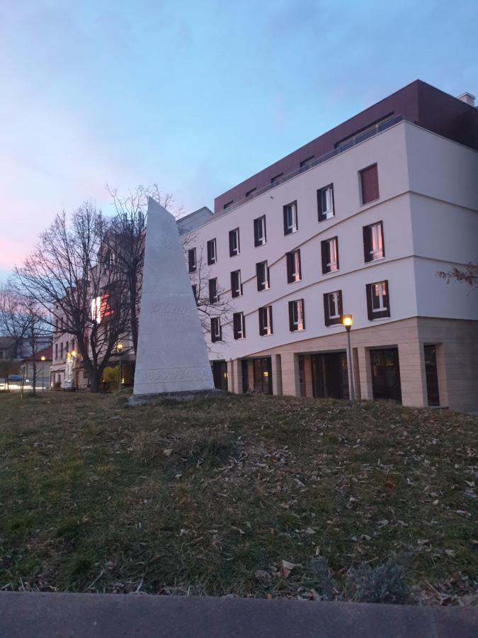 Apartman Viktoria Tuzla Bagian luar foto
