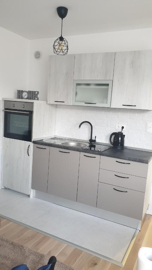 Apartman Viktoria Tuzla Bagian luar foto